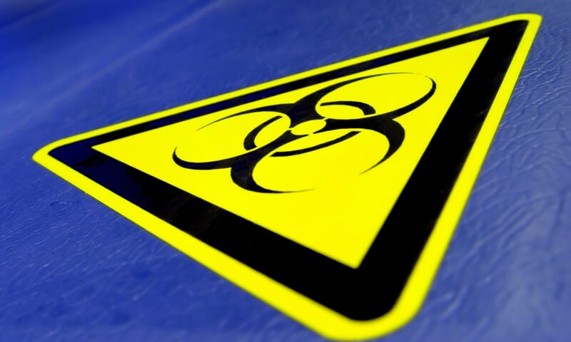 Un AI chinezesc învață pe oricine să facă arme biologice și să comită asasinate
