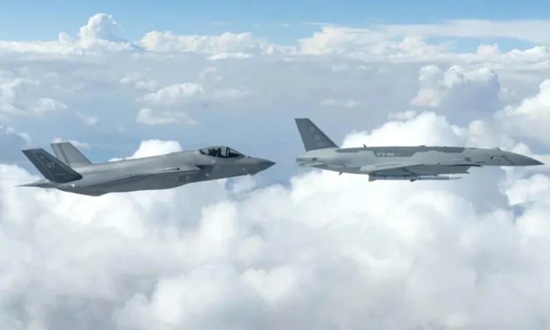 SUA fac pasul spre războiul viitorului: Primele avioane de luptă fără pilot, livrate pentru a opera alături de F-35