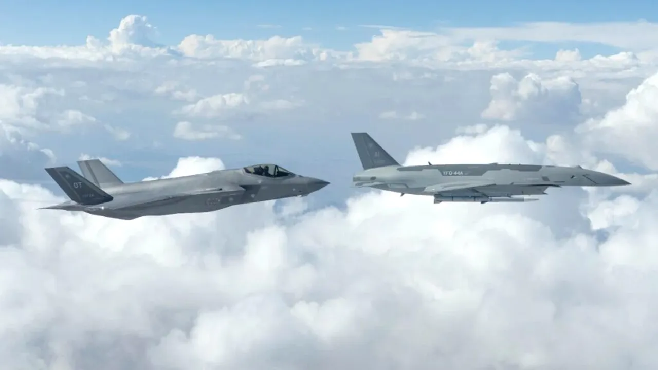 SUA fac pasul spre războiul viitorului: Primele avioane de luptă fără pilot, livrate pentru a opera alături de F-35