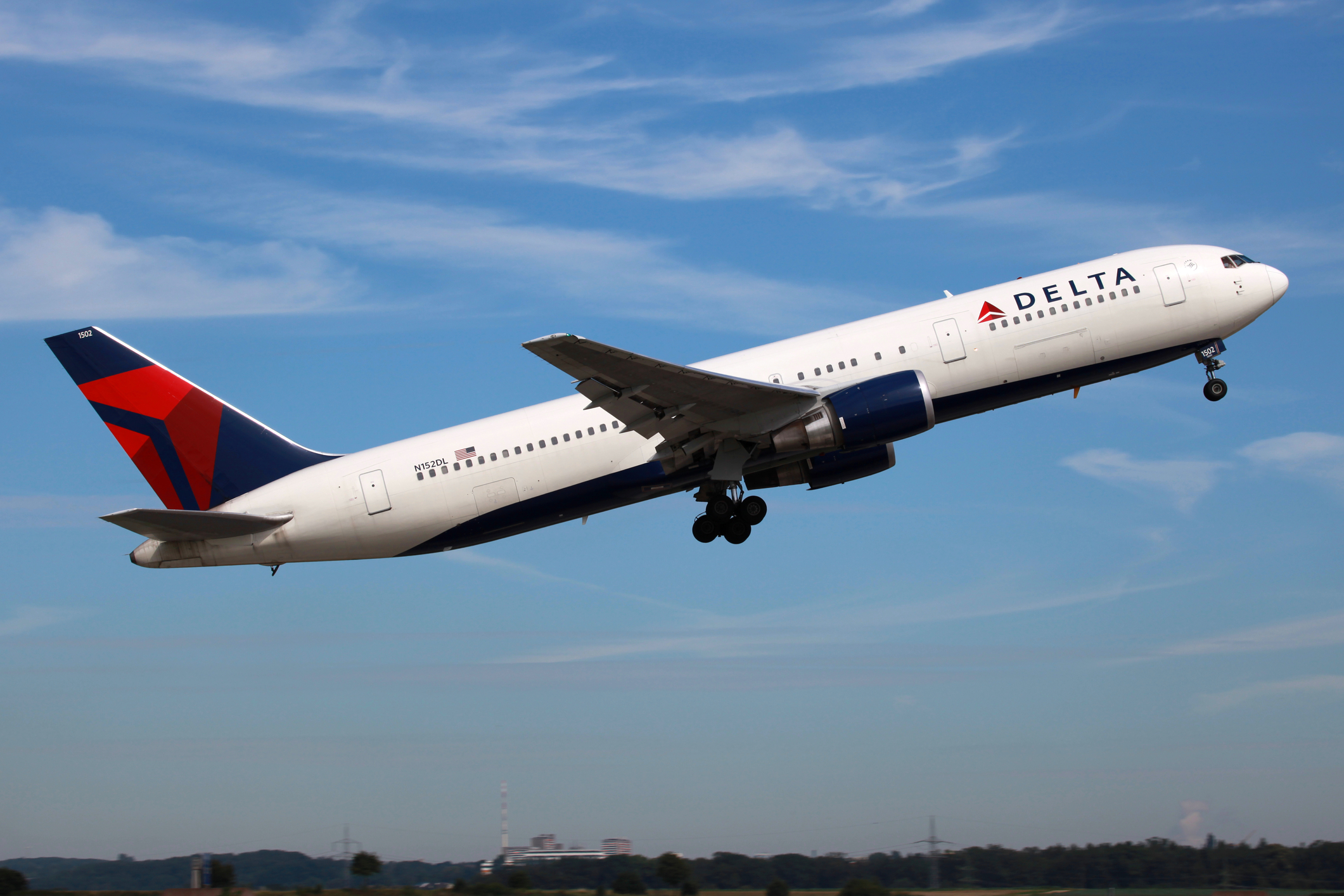 Avion Delta, coborâre rapidă de 8.200 de metri. Măștile de oxigen, activate
