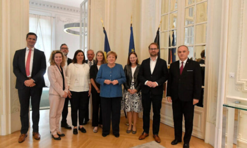 Întâlnire surpriză la București: Dominic Fritz, față în față cu Angela Merkel. Ce au discutat