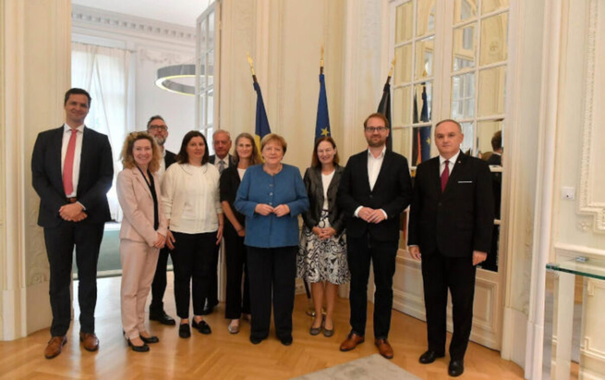 Întâlnire surpriză la București: Dominic Fritz, față în față cu Angela Merkel. Ce au discutat