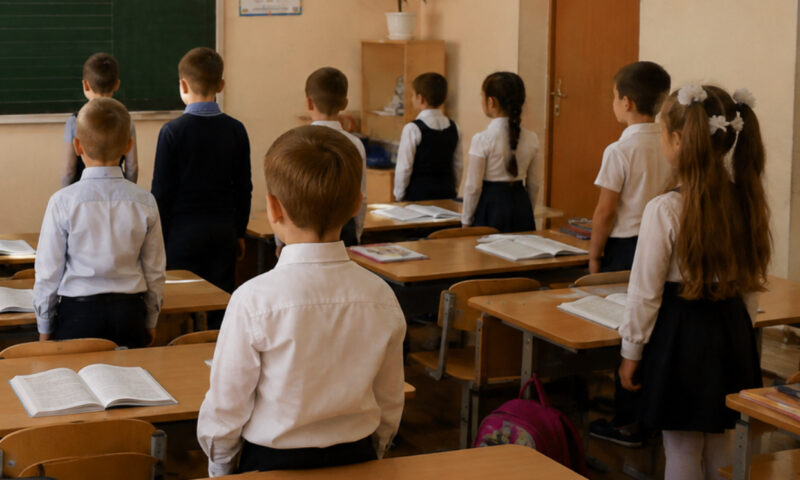 Tiraspolul intensifică propaganda în școli. Elevii vor arbora săptămânal drapelul și vor intona imnul