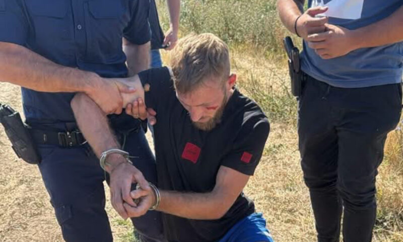 Bărbat căutat de polițiști după ce a furat o mașină din Bulgaria, prins pe un câmp din Dolj după trei zile de căutări