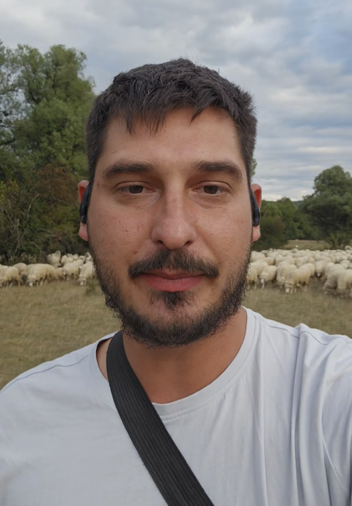 Gelu Iancu, fermier și oier. sursa: Facebook