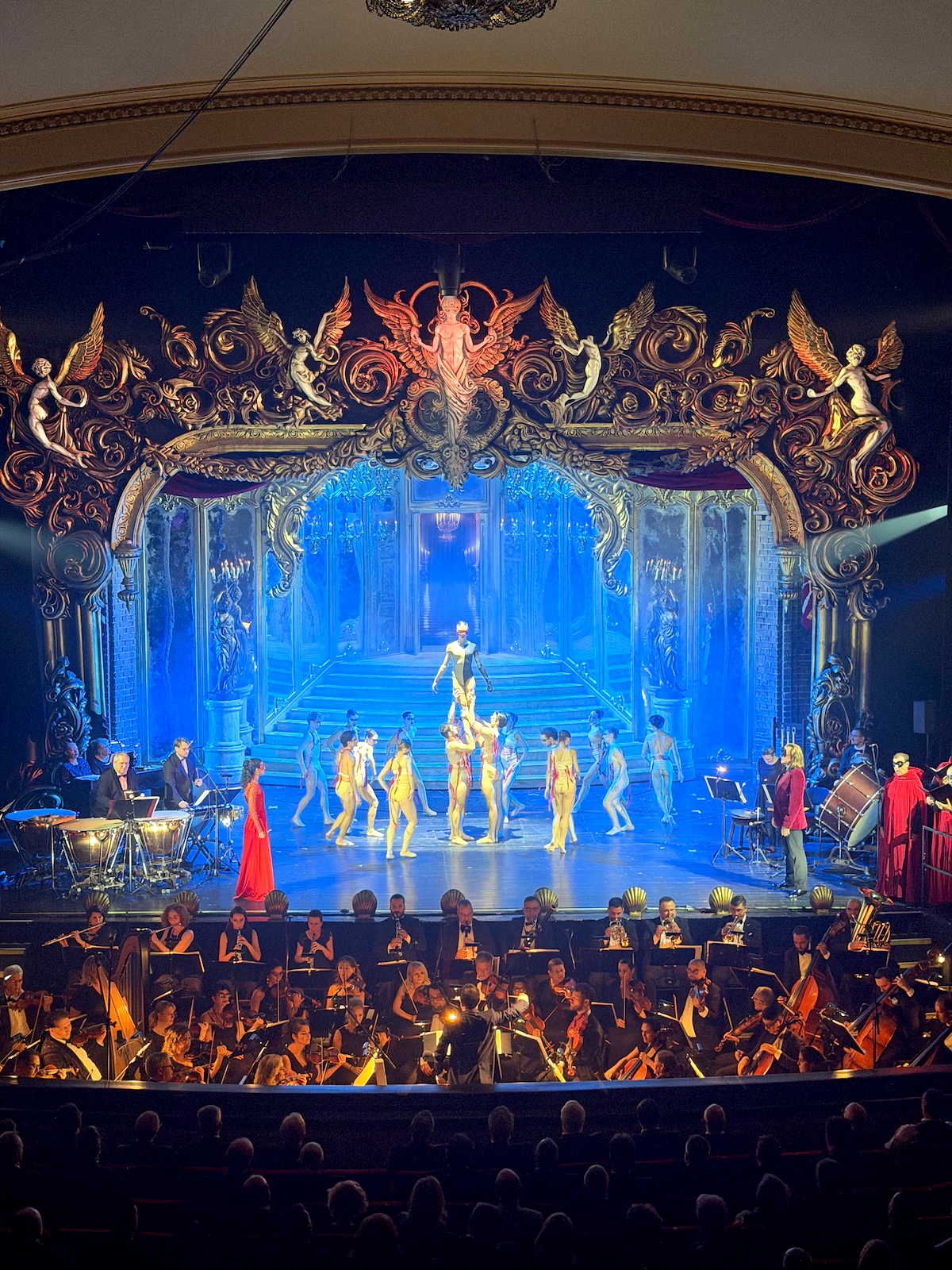 Deschiderea anului masonic la Opera Română. Sir David Wootton, oaspetele de onoare al elitei masonice din România