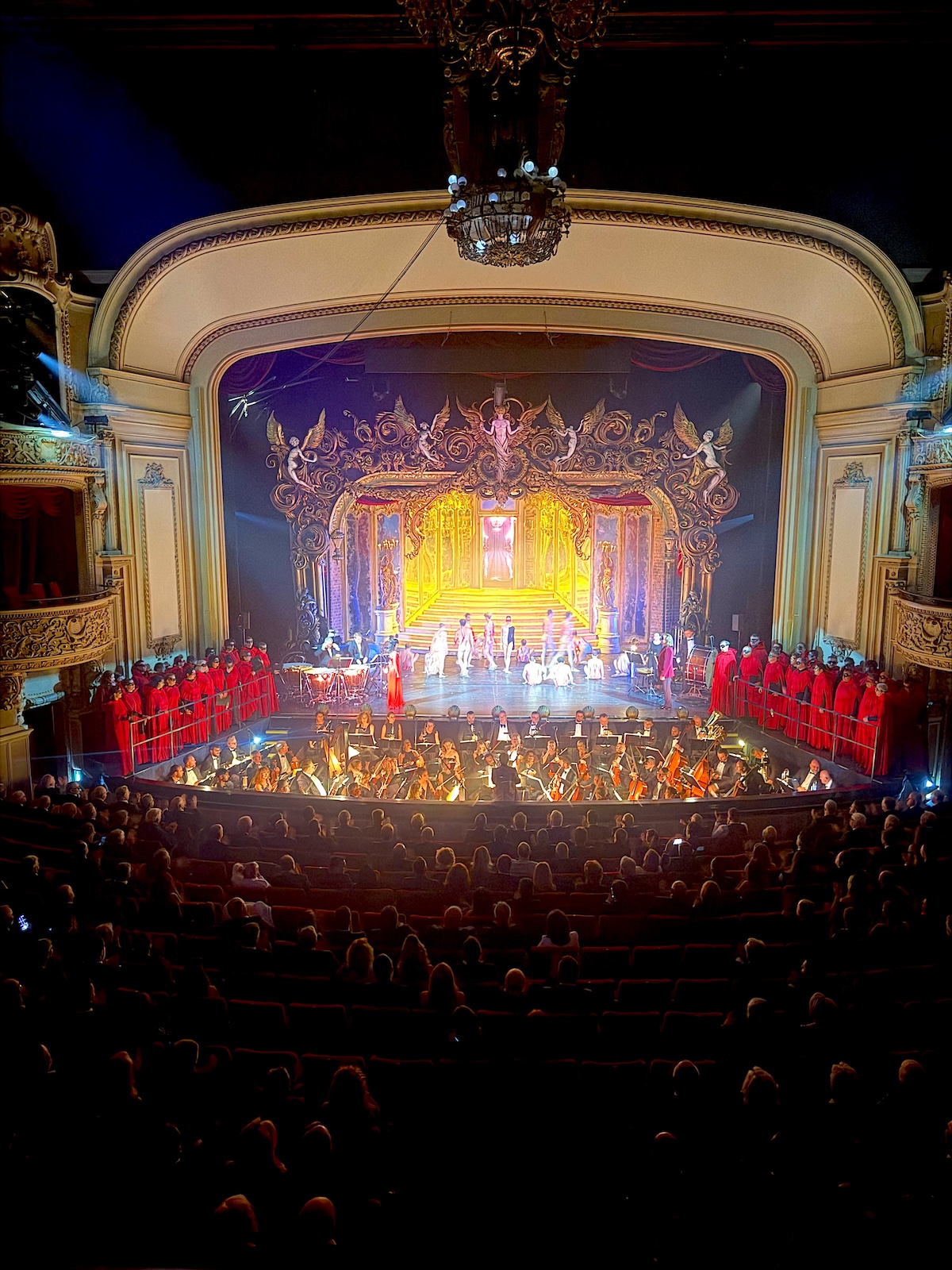 Opera Română, deschidere an masonic