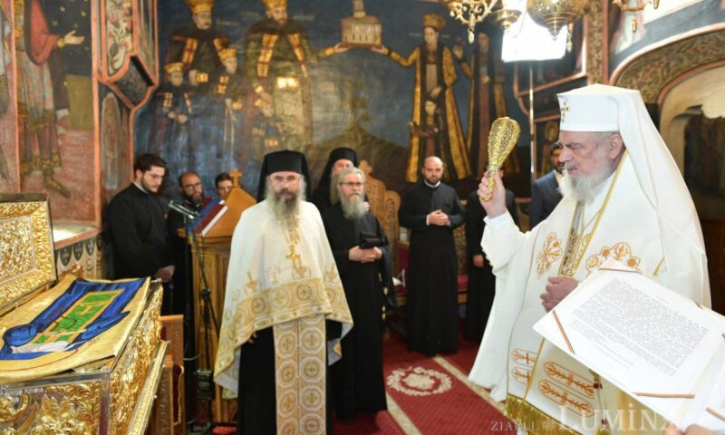 Moaștele Sfântului Paisie de la Sihăstria vor fi aduse la Iași de Sfânta Parascheva