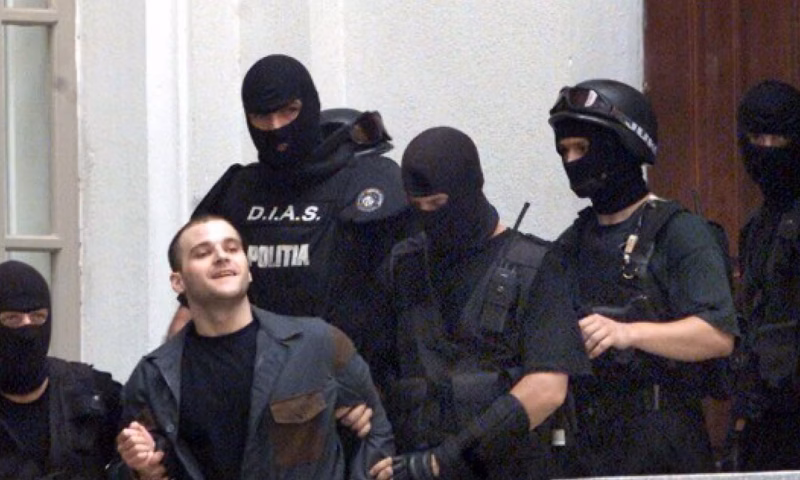 Misterele din dosarele cu crime ale lui Passaris și ale complicelui său, Paul Popa. Cine i-a ucis pe polițistul Sașa Disici și politicianul Sorin Moldovan