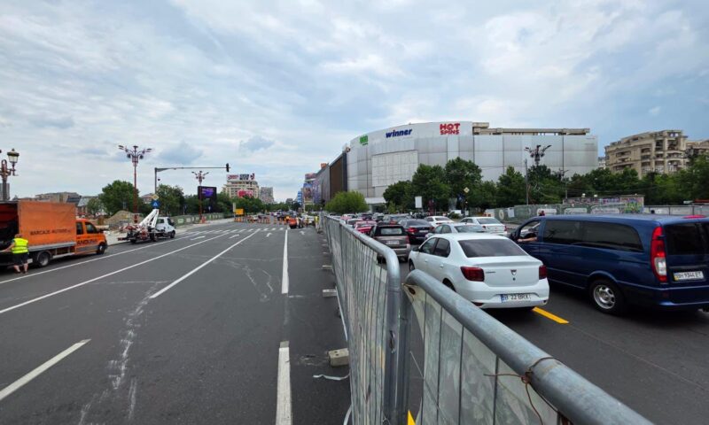 Traficul în Piața Unirii se redeschide în prima zi de școală. Lucrările la Planșeu continuă