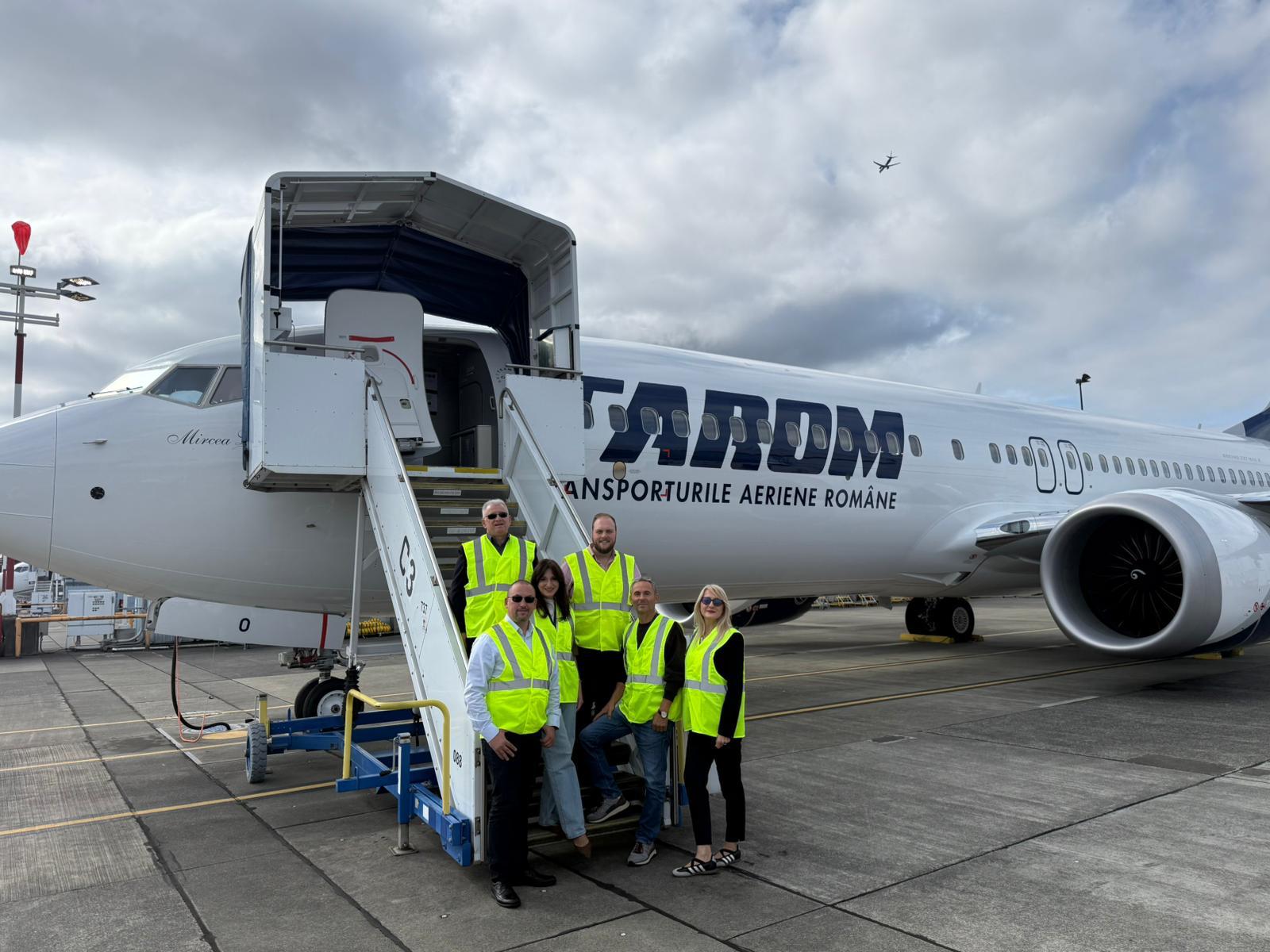 Primul Boeing 737 MAX al TAROM pleacă din Seattle spre România. Aeronava poartă numele „Mircea Lucescu”