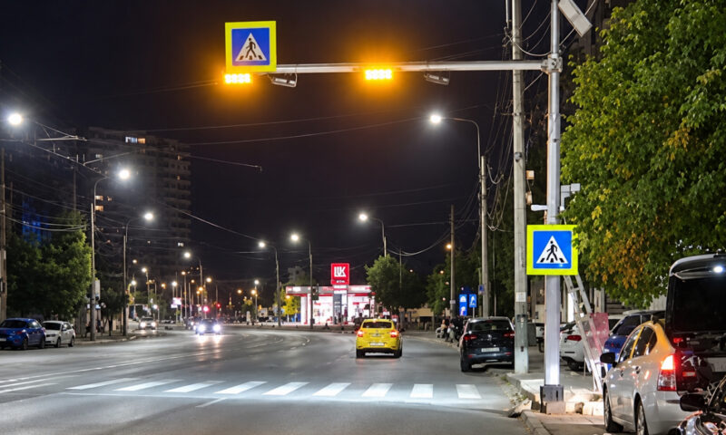 Prima trecere de pietoni inteligentă din București. Cum funcționează noul sistem
