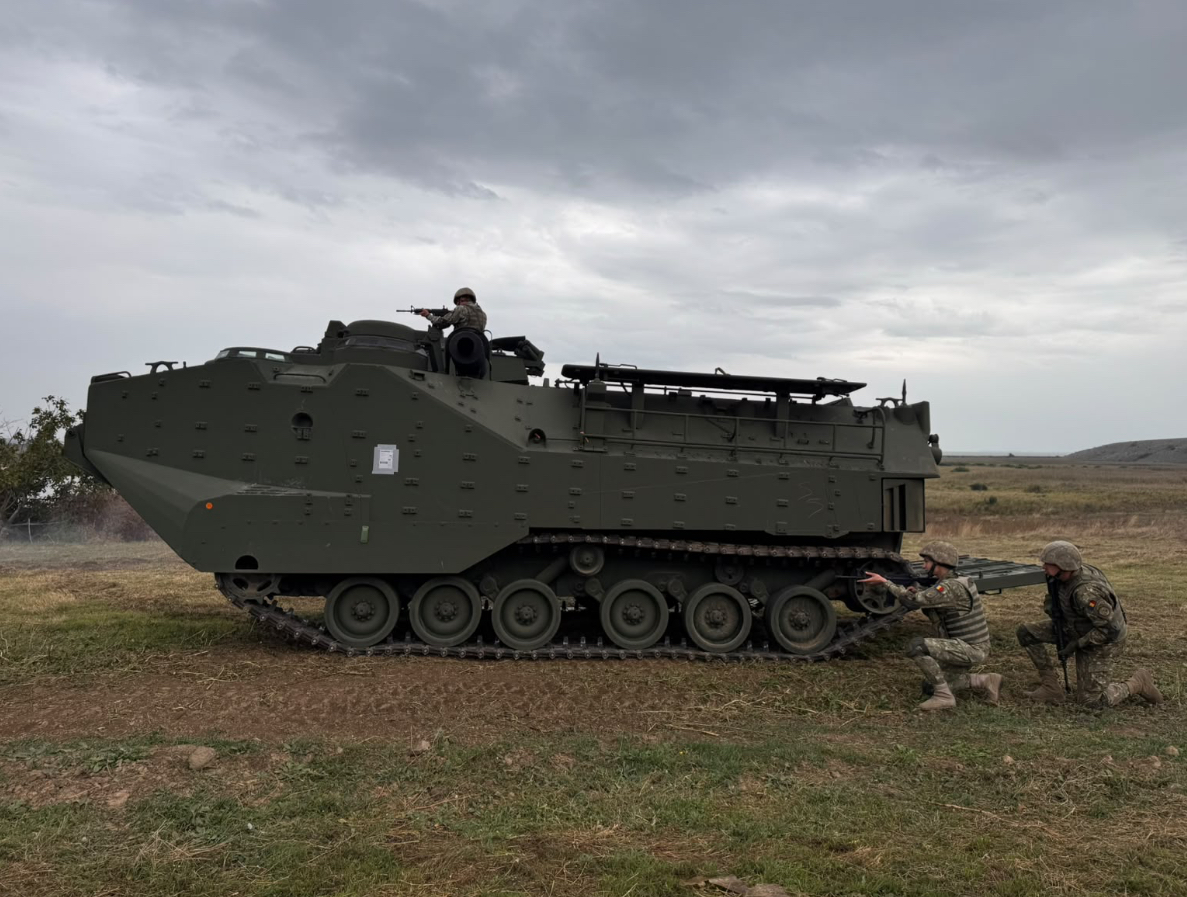 România a primit primele nouă vehicule amfibii de asalt AAV din SUA. Unde vor fi folosite și ce misiuni vor îndeplini