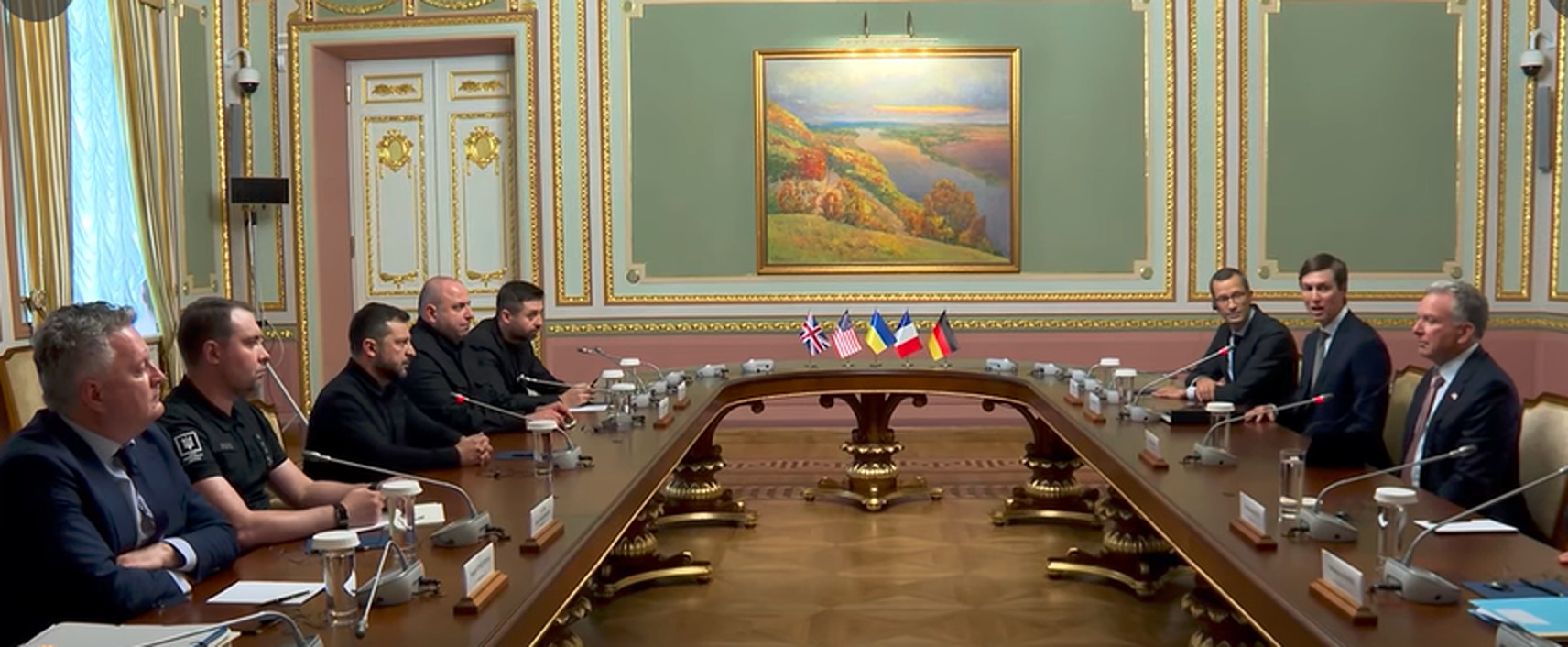 Trei ore de discuții între Zelenski și emisarii lui Trump. Ce s-a negociat și ce urmează pentru pacea din Ucraina