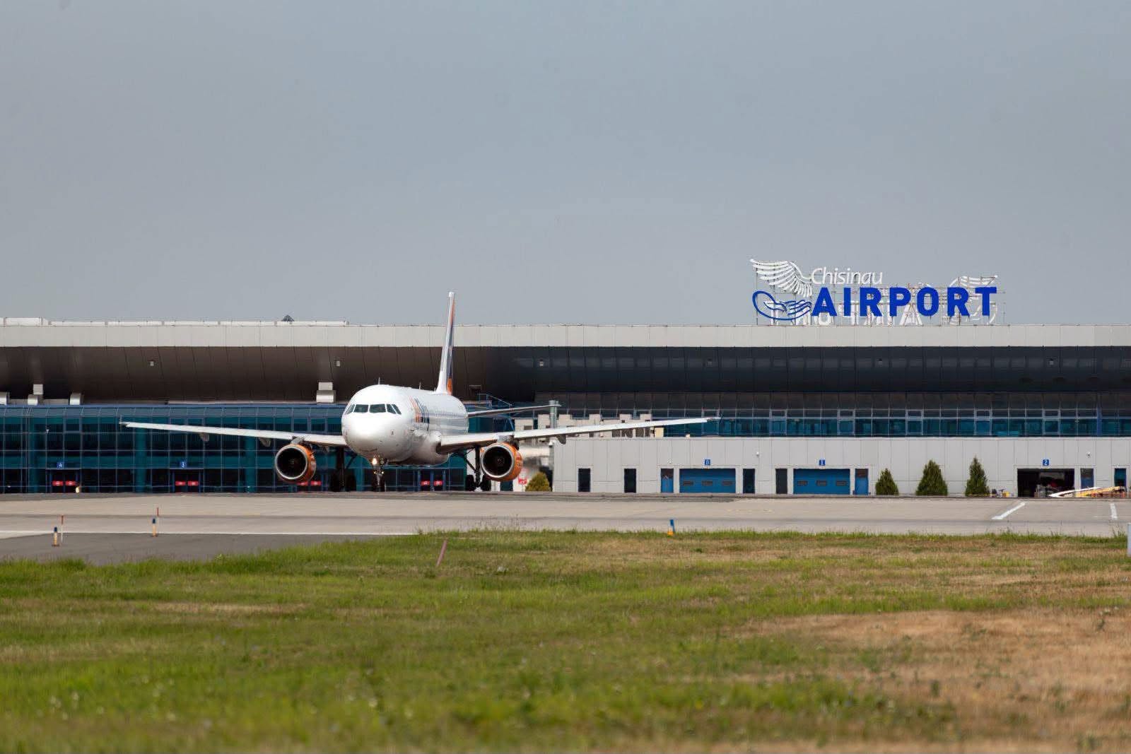 Alertă falsă cu bombă la Aeroportul Chișinău. Terminalul a fost evacuat temporar