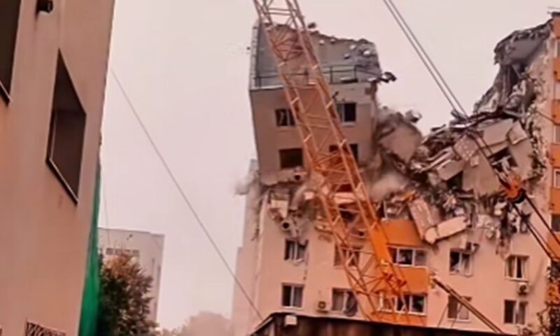 Blocul din Rahova s-a prăbușit parțial. Ce s-a întâmplat în timpul lucrărilor de demolare. Video