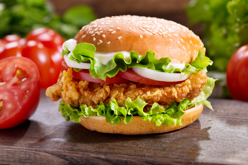 Cum să faci cel mai bun burger de vită acasă. Ingredientul simplu care schimbă complet gustul