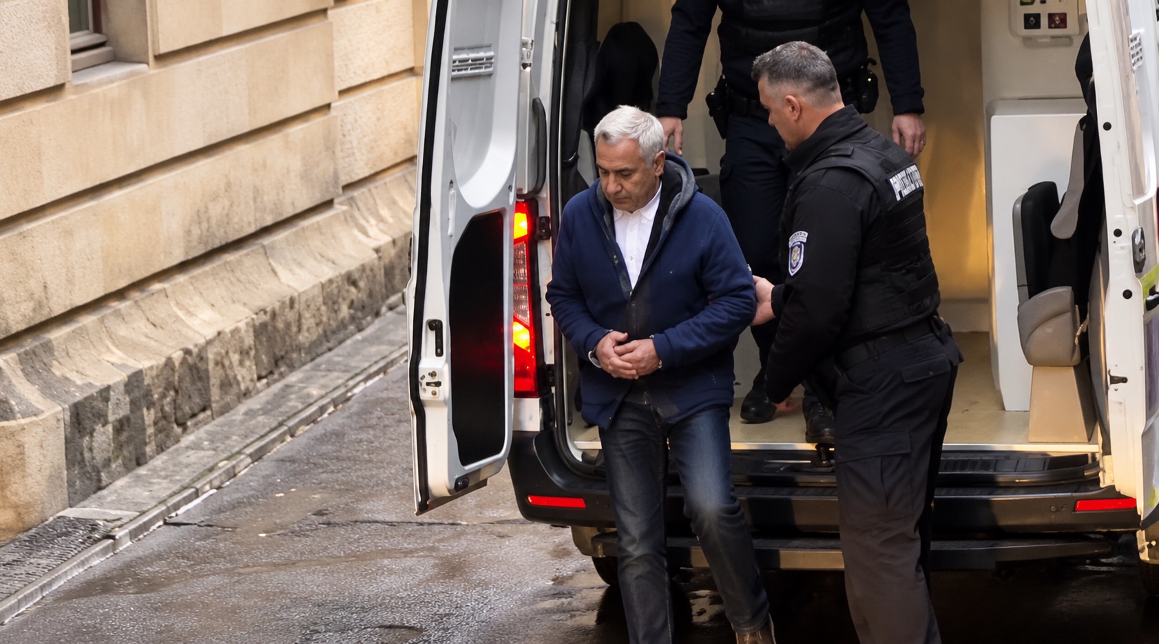 Susținătorii lui Călin Georgescu au blocat traficul în București. Jandarmeria face apel la calm