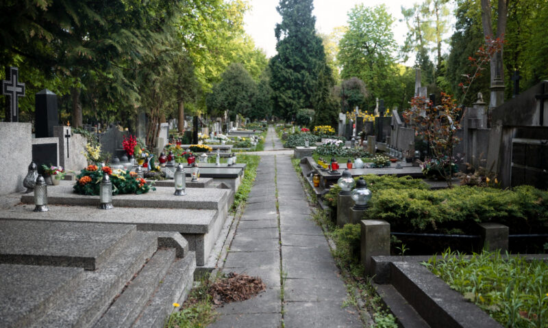 Escrocherie cu locuri de veci în București. Metoda folosită pentru a obține bani