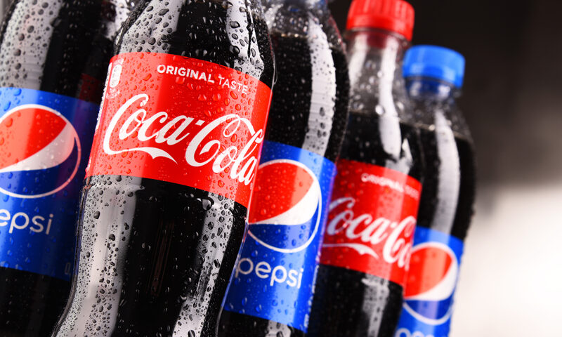 Războiul sucurilor din anii '80. Cum au schimbat Coca Cola și Pepsi industria băuturilor racoritoare