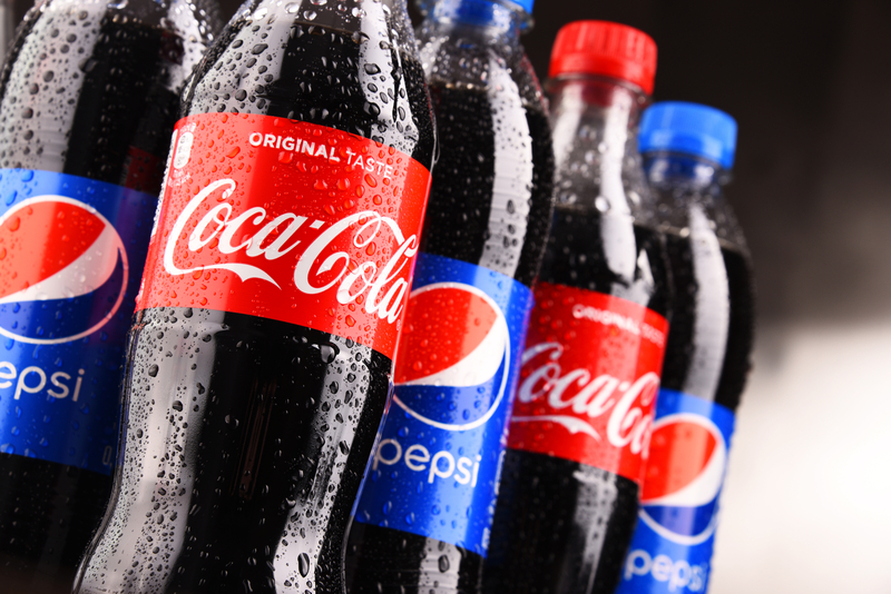 Războiul sucurilor din anii '80. Cum au schimbat Coca Cola și Pepsi industria băuturilor racoritoare