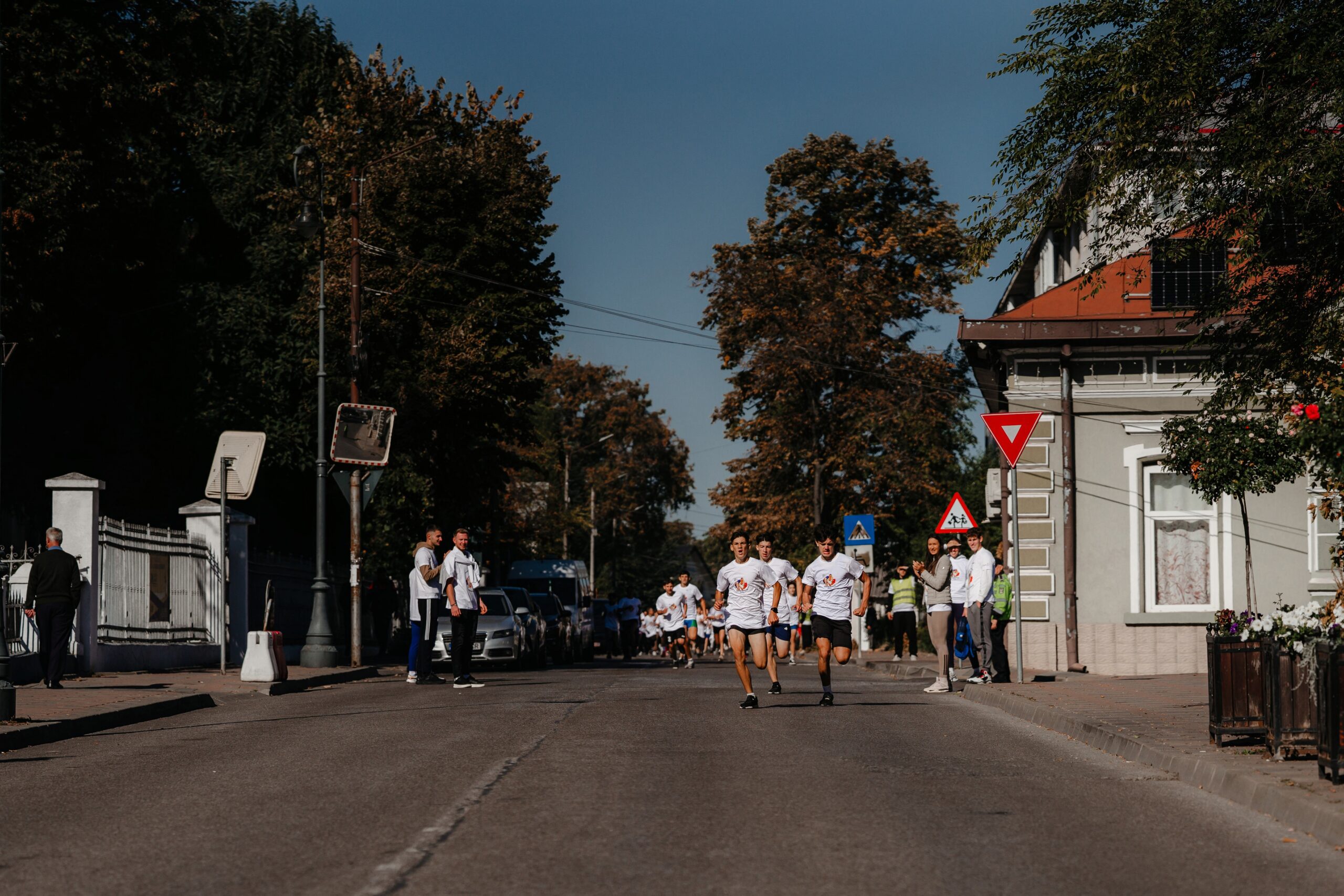 Crosul Simona Geanina Radiș, la Dorohoi. Sute de copii au făcut sport alături de campioni