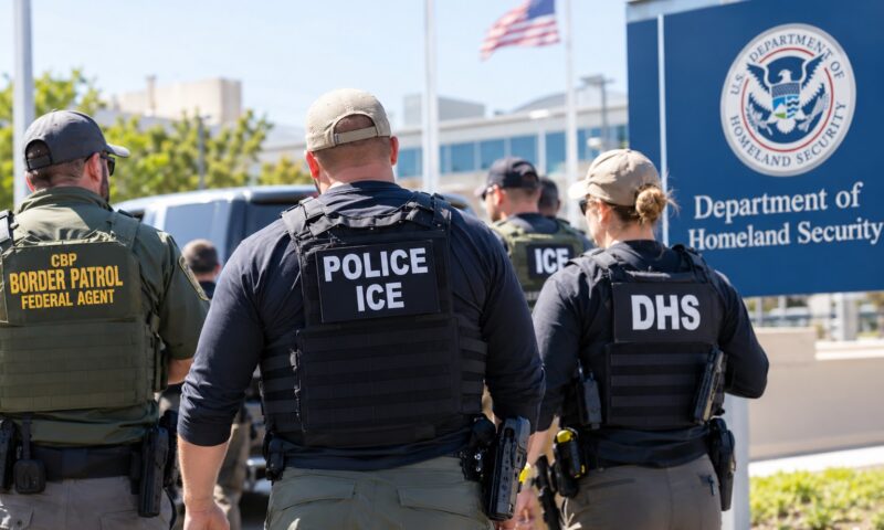Datele a peste 40.000 de angajați ai securității americane au fost expuse. DHS investighează o breșă care ar viza și agenți sub acoperire