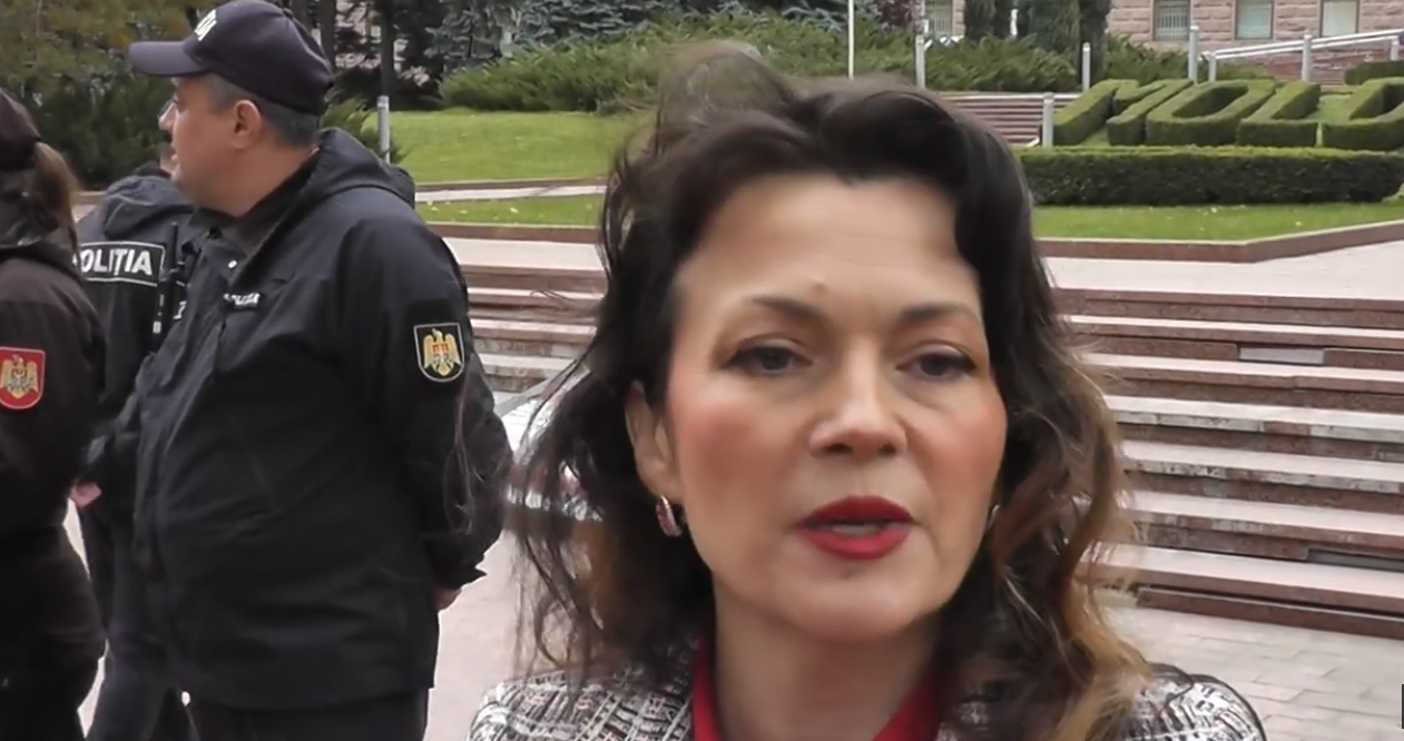 Grevă în justiţie şi protest solitar în faţa Parlamentului. Magistraţii, nemulţumiţi de salarii. Video