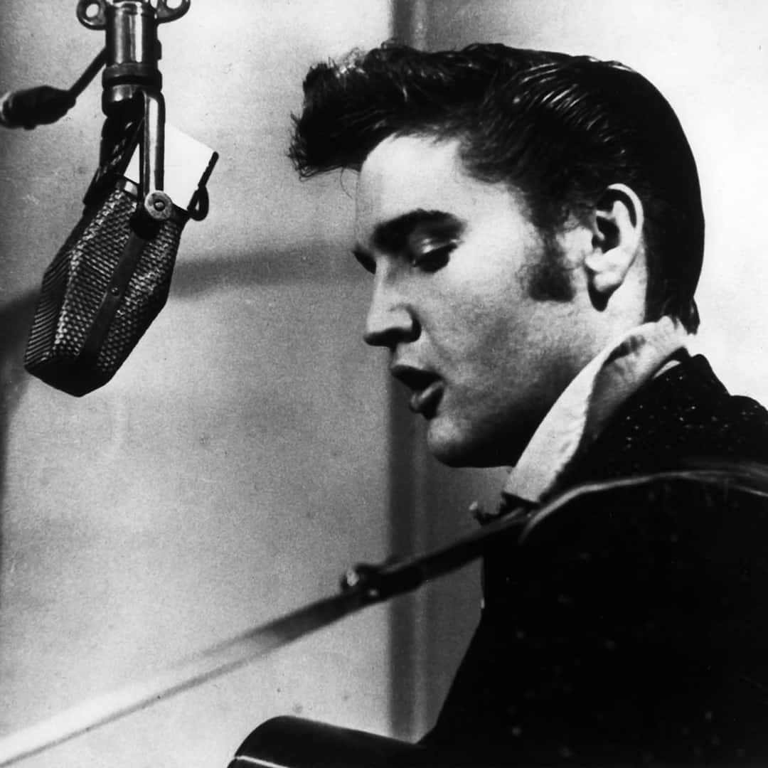 Elvis Presley văzut de ziariștii lui Gheorghiu-Dej: scoate sunete nearticulate și are convulsiuni în plină criză