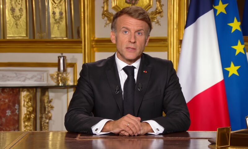 Macron refuză demisia ministrului de Interne. Franța, zguduită de violențe
