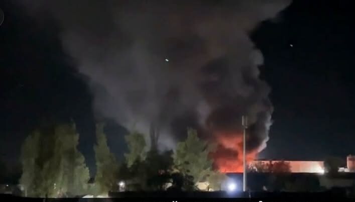 Noapte de groază într-un oraș din Republica Moldova. Explozii puternice au speriat localnicii. Video