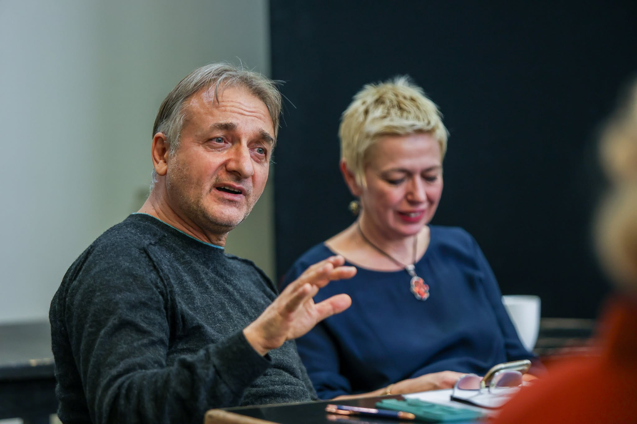 Un regizor acuzat de hărțuire sexuală, angajat la TNB. Ce spune ministrul Culturii