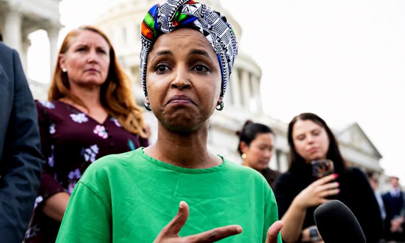 Un democrat rupe tăcerea în cazul Ilhan Omar. Ancheta federală continuă
