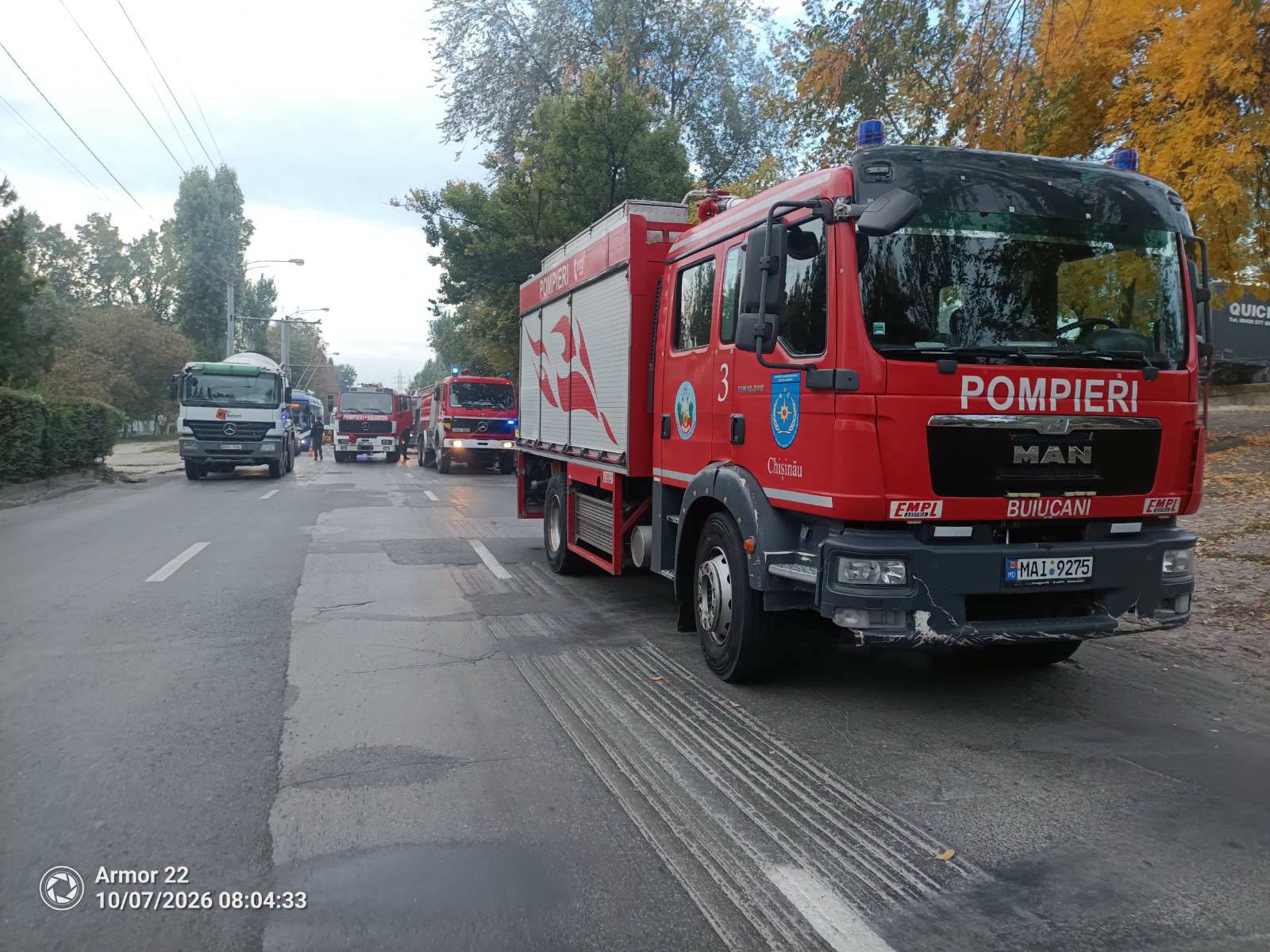 Incendiu în apropiere de Chișinău. Cinci vagoane pentru muncitori au fost cuprinse de flăcări