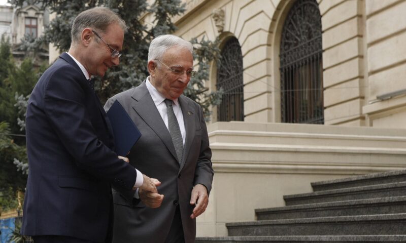 Ce a vorbit Luca Niculescu cu Mugur Isărescu