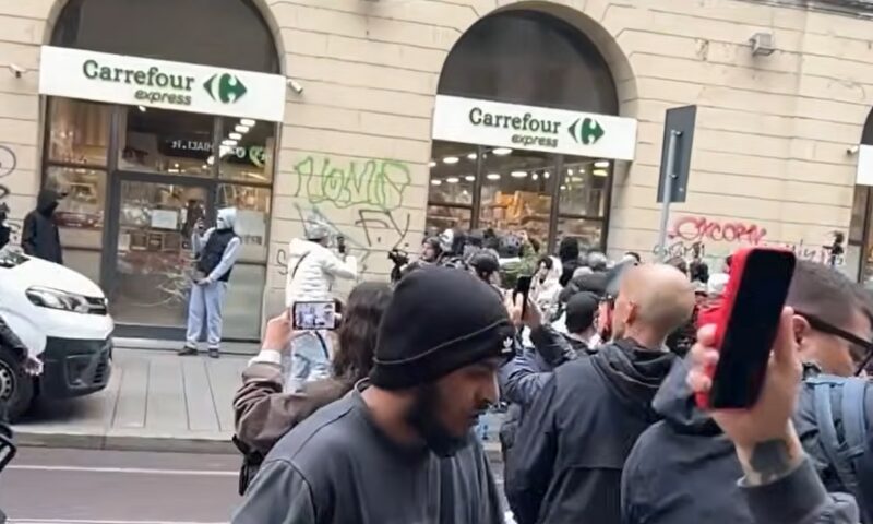 Proteste masive și confruntări violente în Italia, din cauza scumpirilor. Mii de tineri au ieșit în stradă
