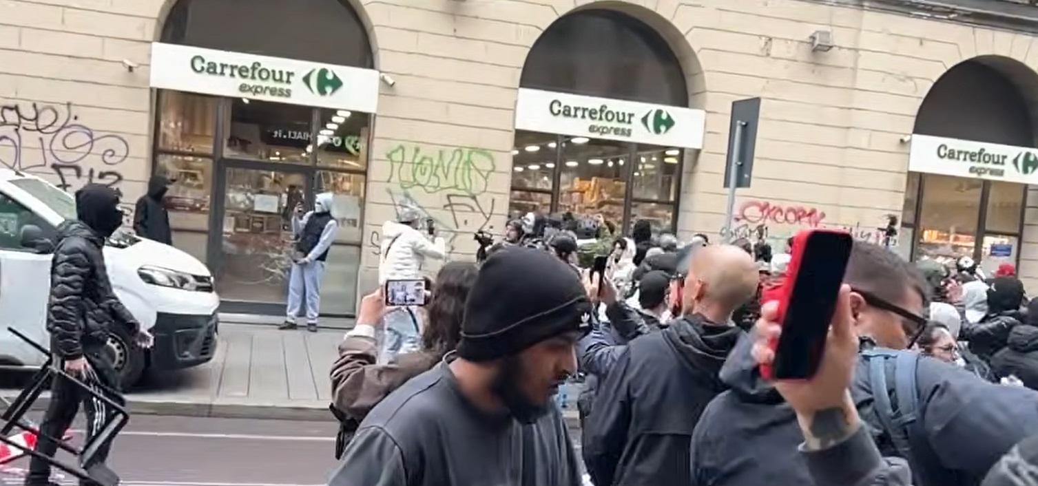 Proteste masive și confruntări violente în Italia, din cauza scumpirilor. Mii de tineri au ieșit în stradă