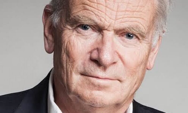 A murit celebrul scriitorul britanic Jeffrey Archer la 86 de ani, cu o zi înaintea lansării ultimului său roman