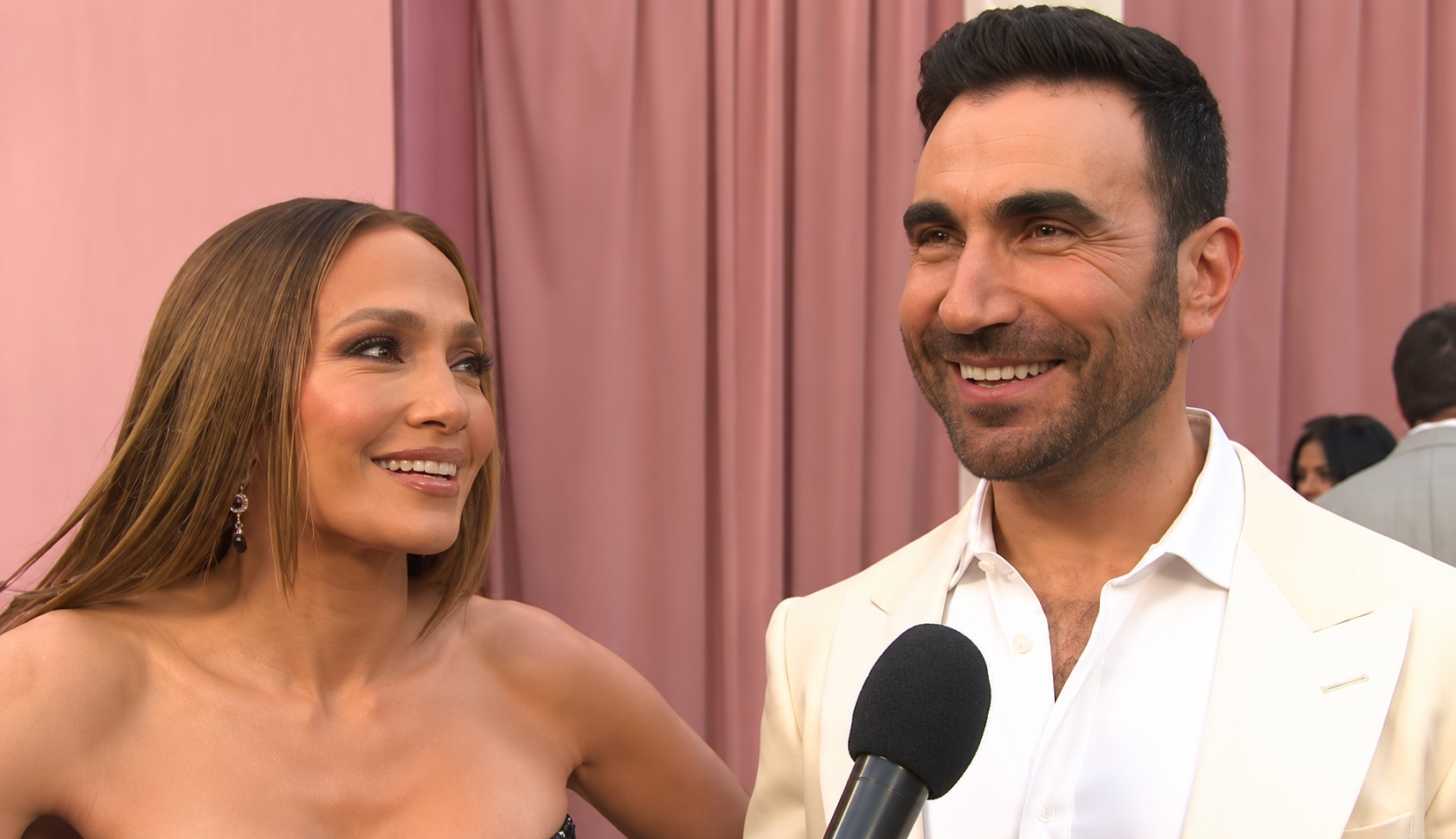 Jennifer Lopez și Brett Goldstein