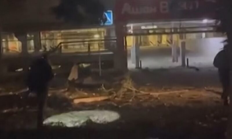 Rusia a lovit Kievul cu rachete balistice. O femeie a murit, iar metroul și clădirile au fost avariate