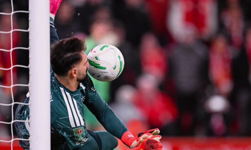 Liverpool elimină Chelsea la penalty-uri și se califică în sferturile Cupei Ligii Angliei