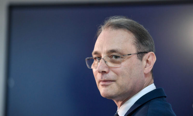 Luca Niculescu, în criză de timp înaintea depunerii programului de guvernare. Documentul nu ar fi finalizat