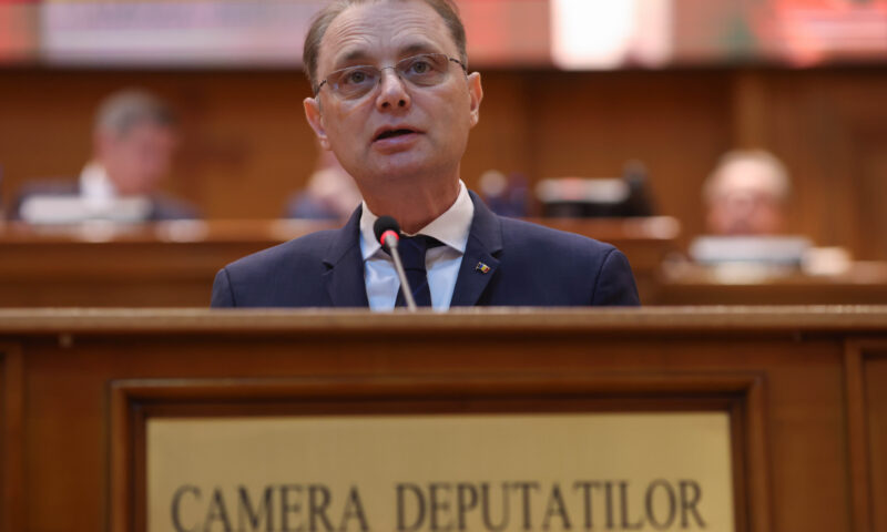 Guvernul condus de Luca Niculescu a trecut de Parlament. Criza politică se încheie după 169 de zile. Update