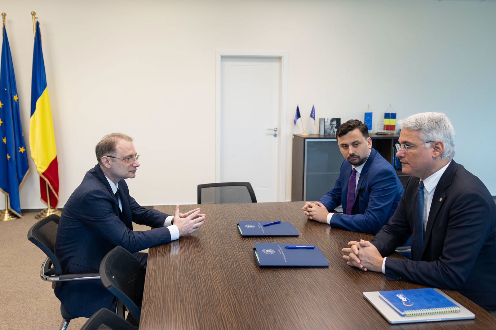 Premierul Luca Niculescu înființează o echipă operativă pentru deblocarea miliardelor din PNRR și negocierea directă cu Bruxelles-ul