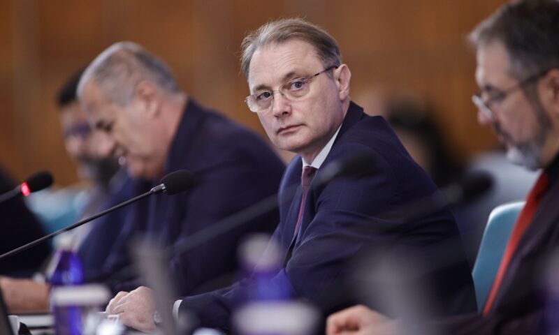 Rectificarea bugetară și salariul minim. Premierul Luca Niculescu discută miercuri cu Sorin Grindeanu