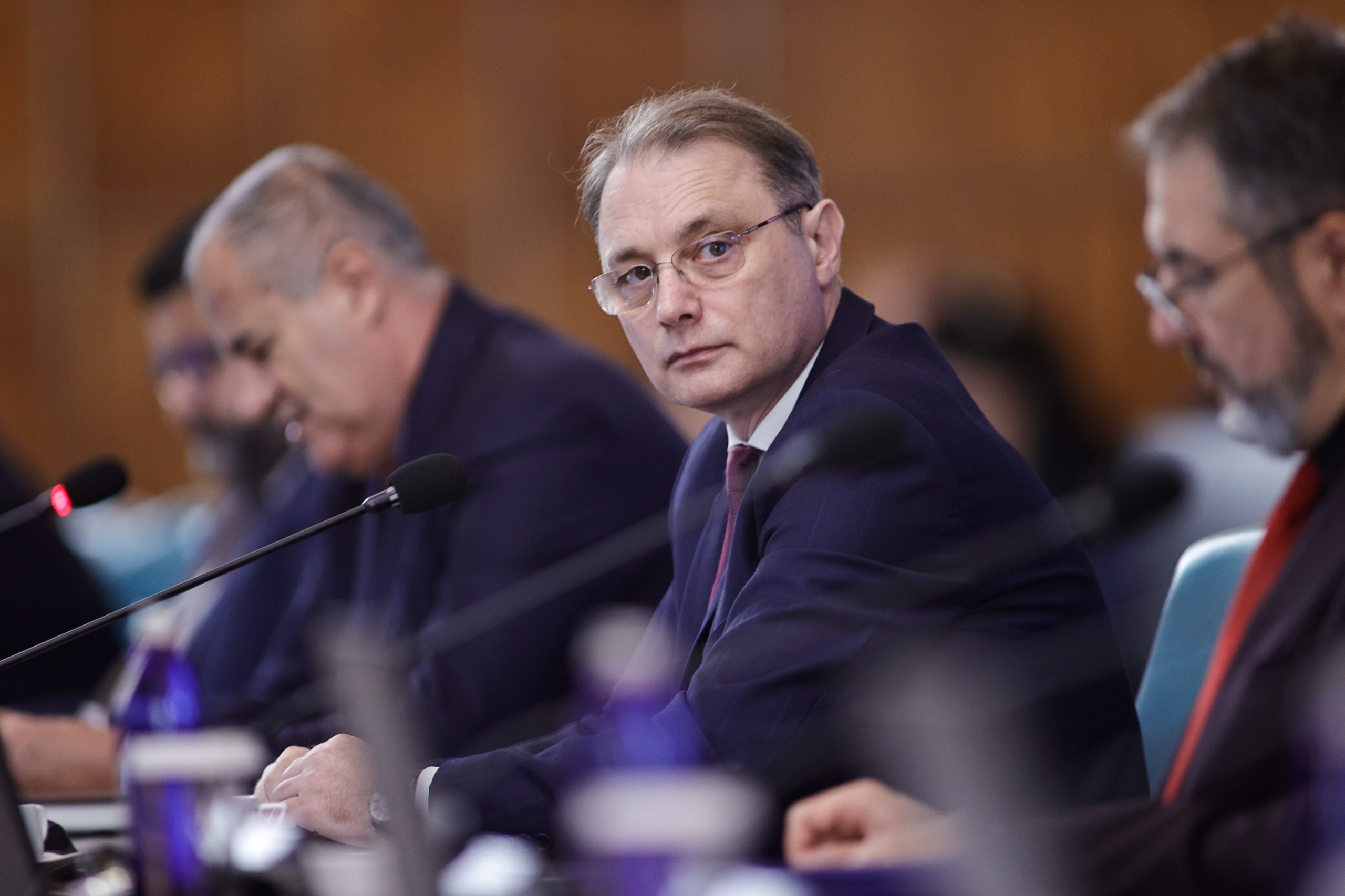 Rectificarea bugetară și salariul minim. Premierul Luca Niculescu discută miercuri cu Sorin Grindeanu