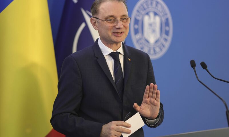 Luca Niculescu participă la preluarea mandatelor a cinci miniștri