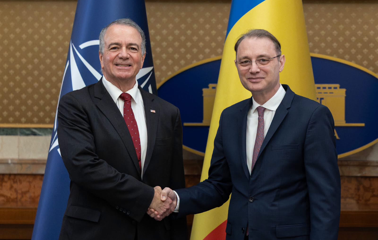 Luca Niculescu s-a întâlnit cu ambasadorul SUA. Securitatea și investițiile americane, pe agenda discuțiilor
