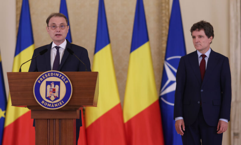 Începe ședința de învestire pentru Cabinetul Luca Niculescu. Cine a anunțat că îl susține. Live text