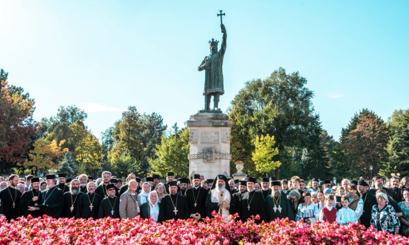Chișinăul a găzduit Marșul Familiei organizat de Mitropolia Basarabiei. Peste 1.000 de oameni au participat